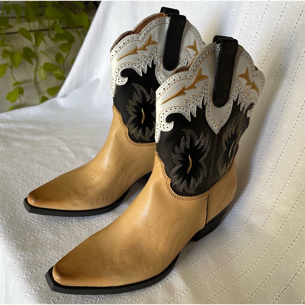 DINGO Women’s Tatiana Western Boots - New with Tags - Never Worn - Original Box